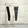 Los mismos pantalones casuales sin marca, con corte tridimensional y características repelentes al agua, para pantalones softshell de senderismo al aire libre de primavera y verano para hombre
