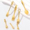 2026 Colgante de Aleación Más Vendido Accesorios para Pulsera y Collar DIY Tenedor Cuchara Dorado Brillante Accesorios de Juguete de Comida Miniatura