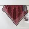 2026 Nuevo Bufanda Cuadrada Pequeña de Algodón Terciopelo Estampada por Ambos Lados para Primavera y Verano Bufanda de Cuello Versátil y Elegante para Mujer que Realza el Cutis