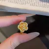 Nuevo anillo de diamante de camelia para mujer, dulce y lindo, juvenil, ajustable, lujo ligero, nicho, alta gama