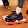 Sapatos Mocassins de Solado Grosso para o Trabalho Femininos 2026 Outono Novo Estilo Versátil Bico Redondo Cadarço Sola Plataforma Aumentador de Altura Solado Macio Sapatos de Uma Sola