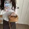 Bolso de mano de lunares artísticos estilo coreano transfronterizo, nuevo retro chic de lunares, simple y portátil para ir al trabajo y hacer compras, bolso cruzado