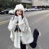 Jaqueta Conjunto Capuzido de Manga Longa Estilo Menina Doce e Gentil para Mulheres Inverno 2026 Novo Estilo Jaqueta de Lã Solta de Comprimento Médio