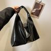 Bolso Explosivo de Estilo Coreano para Axila y Hombro de Gran Capacidad para Mujer 2024 Nuevo Otoño e Invierno Trabajo Viajero Retro Combinable Bolso Grande