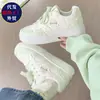 Zapatillas Blancas de Suela Gruesa para Mujer 2026 Primavera Nuevas al por Mayor Diseño de Nicho Deportivas Casuales para Estudiantes de Moda