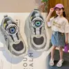 Tênis para meninas 2026 primavera novos sapatos casuais sapatos infantis sola macia sapatos de pai uso masculino sapatos de corrida resistentes ao desgaste