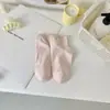 Calcetines de barco para mujer, primavera y verano, finos, transpirables, de boca baja, calcetines invisibles, calcetines cortos de crema con letras, talón antideslizante