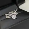Anillo de Estrella Trenzado de Doble Capa Versa Europeo y Americano de Nicho Elegante Chapado en Oro Super Brillante Imitación Moissanita Anillo de Compromiso Abierto para Mujeres