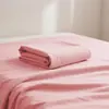 Juego de sábanas simple para todas las estaciones, una sola pieza para dormitorio estudiantil, juego de tres piezas de funda de edredón y fundas de almohada lavadas de color liso para uso en la cama