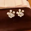 Aretes de plata con zirconia en diseño floral redondo, exquisitos y elegantes, adecuados para el uso diario, lujo ligero y sensación de alta gama, al por mayor