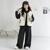 Conjunto de Chaleco y Pantalones de Pierna Ancha para Niña Temporada Otoño 2026 Nuevo Estilo Niña Niño Grande Primavera Otoño Sudadera con Capucha Pantalones de Pierna Ancha Conjunto de Tres Piezas Moderno
