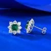 Mu Jing Joyería 2026 Nuevo Modelo Plata S925 5*5mm Forma de Pagoda Flor de Esmeralda Sintética Pendientes Pequeños Versátiles para el Trayecto al Trabajo