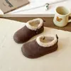 Zapatos Cálidos de Algodón para Niños 2025 Nuevo Estilo Invierno Moda para Niñas Zapatos de Algodón de Doble Capa Bebé con Forro Polar Zapatos de Algodón Tipo Pan para Dedo Gordo del Pie