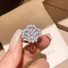 Anel Aberto de Flor com Zircônia Super Brilhante, Anel de Dedo Indicador de Nicho de Luxo, Joias Versáteis de Luxo Leve para Atacado