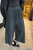 A peça essencial desta temporada: calça de moletom cropped de terry com textura, mistura de lã, chic casual