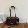 Bolsa de ombro minimalista e elegante estilo coreano para mulheres, com grande capacidade, design retrô, luxo leve e acabamento em couro macio de alta qualidade, perfeita para o outono
