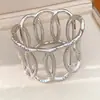 Pulseira aberta oca em formato oval, pulseira de moda simples personalizada transfronteiriça europeia e americana, acessório de mão de nicho de luxo leve atacado