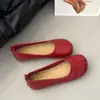 Sapatos retrô de sola macia com bico dividido para mulheres, novos sapatos de balé slip-on Mary Jane outono 2026, mocassins de noite