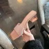 Sandalias de Tacón Grueso de Cristal Transparente Estilo Hada para Ropa de Exterior de Mujer Verano 2025 Nueva Moda Sandalias de Una Tira con Pedrería