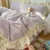 Juego de ropa de cama de cuatro piezas de terciopelo de leche totalmente mate Clase A, nuevo estilo francés, cálido y engrosado, sábana bajera para camas de estudiantes 4