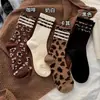 Calcetines de Media Pantorrilla para Mujer para Primavera y Otoño, Calcetines de Moda Estilo Coreano con Planta de Toalla, Calcetines Largos con Estampado de Leopardo de Manchas, Calcetines Versátiles de Tubo Alto