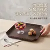 ¡Guau, este plato cuadrado para pasteles de madera de PP es perfecto para servir postres y pasteles, ideal para el té de la tarde, fácil de limpiar y tiene un diseño simple y elegante!