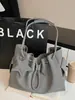 Bolso de Hombro con Cordón Retro Transfronterizo de Nicho para Mujer, Elegante y Versátil para Invierno, con un Diseño Texturizado Casual de Hombro y Cruzado