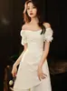 Vestido Branco de Noite para Mulheres 2026 Novo Estilo de Verão para Registro de Casamento, Vestido Branco Simples para Baile de Formatura, Aniversário, Sensação de Luxo, Adequado para Uso Diário