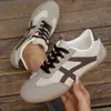Zapatos deportivos de suela blanda para mujer, zapatillas de entrenamiento alemanas transfronterizas, zapatillas blancas casuales, nuevos estilos, disponibles en tallas grandes, zapatillas retro de primavera/verano al por mayor