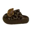 Zapatos peludos versátiles, modernos y lindos de gatito de dibujos animados para usar al aire libre en otoño e invierno, pantuflas de algodón cerradas para mujer, de meter, con suela gruesa