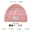 Gorro de Punto Estilo Coreano Otoño Invierno Etiqueta en Inglés Gorro de Lana Versátil para Mujer Circunferencia de Cabeza Grande Protección para los Oídos Gorro para Clima Frío Gorro de Tejer Hace que la Cara Parezca Más Pequeña