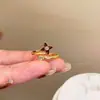 Anillo Abierto de Esmalte Rojo para Mujer, Lujo Ligero, Gama Alta, Nicho, Exquisito Anillo para Dedo Índice, Súper Hermoso, Anillo Único y Bonito