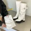Botas largas blancas de tacón grueso estilo británico para mujer, nuevo modelo otoño 2026, versátiles, que realzan la altura, adelgazantes, botas retro para pantalones