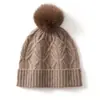 Cachemira Otoño/Invierno 2026 Nuevo Sombrero de Punto para Mujer con Trenzado Cálido Flor de Rama Pompón Protección para Orejas Sombrero de Punto Casual