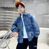 Casaco jeans infantil masculino primavera e outono 2024 estilo coreano costura nas costas crianças moda rua crianças roupas de primavera corta-vento moda 5-13 anos