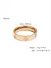 Anel Elegante e Simples Estilo Frio Trevo de Quatro Folhas Aço Inoxidável Anel Feminino Coração com Diamante Banho de Ouro 18K Joia de Alta Qualidade