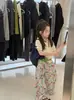 2026 Primavera e Verão Novo Estilo Camiseta de Manga Curta para Meninas Top de Tricô Estampa de Desenho Calça Casual Conjunto de Duas Peças Fashion e Tendência