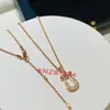 Colar Fred Fivela Ferradura para Mulheres, Design de Nicho de Luxo Leve, Ouro V Ouro Rosa 18K com Diamantes, Corrente Torcida, Acessório de Outono e Inverno