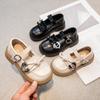 Sapatos de Couro Pretos Estilo Britânico para Meninas Primavera e Outono 2024 Sapatos Macios com Solado para Crianças Pequenas Sapatos de Princesa para Crianças Maiores com Laço