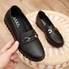 Zapatos de Mamá con Pala de Piel Suave, Suela Plana Cómoda, Mocasines Slip-On para Mujeres de Mediana Edad y Mayores