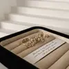 Brincos de argola torcidos vintage de luxo de nicho para mulheres, ear cuffs de alta qualidade estilo francês na cor dourado café, brincos únicos e bonitos