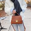 Bolso de Moda para Mujer de Alta Gama Color Sólido Bolso Cuadrado Pequeño 2025 Nueva Moda Versátil Un Hombro Retro Temperamento Bandolera Bolso Pequeño