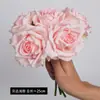 Hidratante y suave al tacto, este juego de 5 rosas artificiales es perfecto para decorar tu sala de estar o tu hogar.. Estas flores artificiales ofrecen un toque de lujo y son ideales para la decoración del hogar transfronteriza al por mayor.