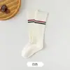 Meias infantis de cano médio para primavera e outono, meias de cano duplo com algodão de fibra longa, meias longas para estudante, meias de bebê com agulha dupla estilo coreano para uniforme escolar