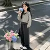 Conjunto de três peças: colete moletom com capuz listrado estilo coreano para meninas, calça esportiva casual de perna larga para primavera/outono
