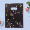 Bolsa de plástico para tienda de ropa, venta al por mayor, con estampado de dibujos animados de flores, cuatro dedos, portátil, para compras, regalo