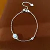 Collar versátil de circonita con forma de gota de agua para uso diario, cadena de clavícula de nicho de lujo ligero de alta gama, juego de joyería simple y elegante al por mayor