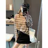 Mochie Otoño Nuevo Estilo Coreano Perezoso Holgado Silueta Casual Rayas Bloque de Color Camiseta Capa Base MQ1760