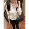 Chegou! Blusa de malha feminina elegante e bonita de manga comprida com decote V cruzado, perfeita para o outono e inverno, um top curto para usar em camadas