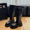 Hebilla de cinturón 2026 moda caballero nuevo estilo cuero suela gruesa versátil que aumenta la altura otoño e invierno botas largas para mujeres menudas